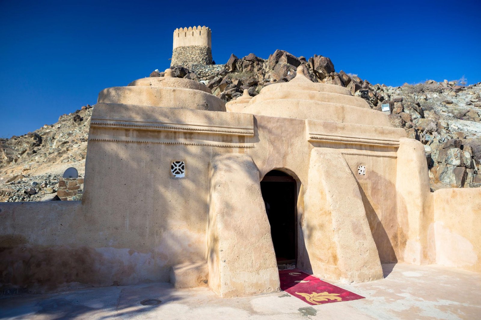 Private Fujairah & Korfakkan City Tour with Buffet Lunch & Beach Access (8+2 Hours Complimentary)